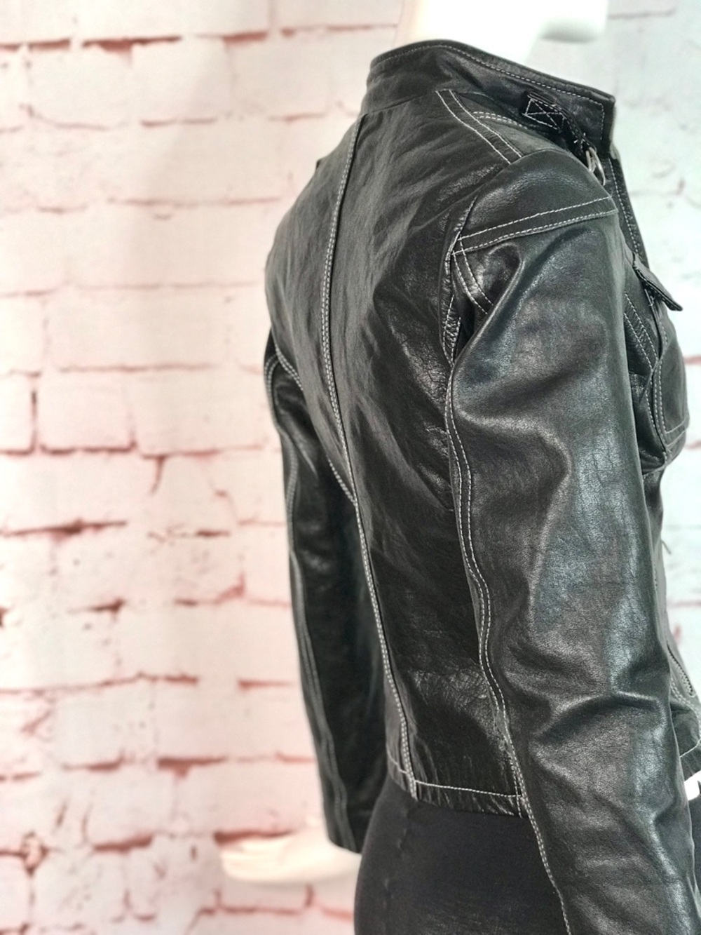 CARLO Moto Small Label EU Size 42 Jacket Black Leather White Stitching Juniors - Picture 6 of 16